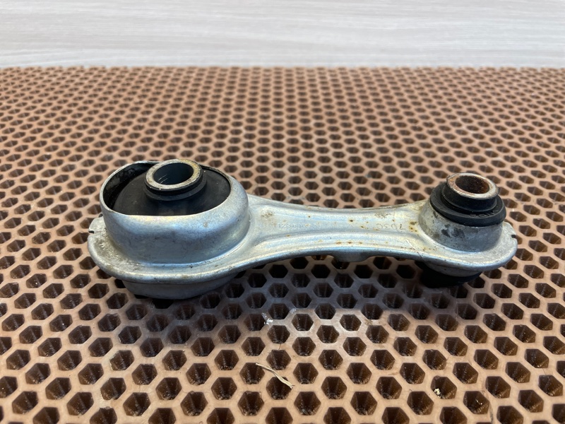 Опора двигателя