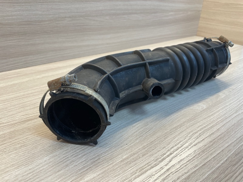 Патрубок воздушного фильтра