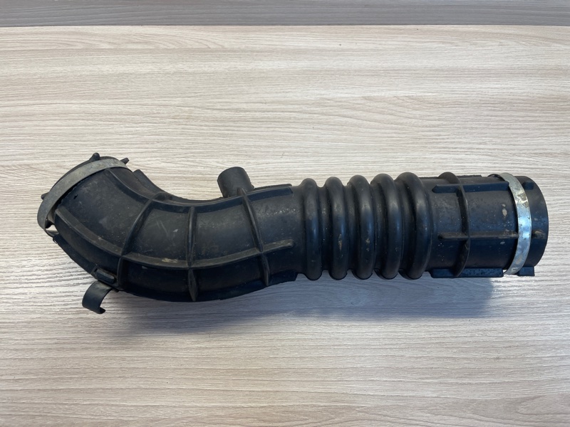 Патрубок воздушного фильтра