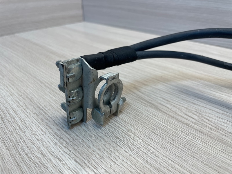 Клемма аккумулятора (минусовая)