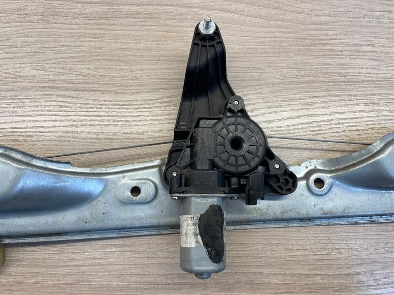 Стеклоподъемник    двери