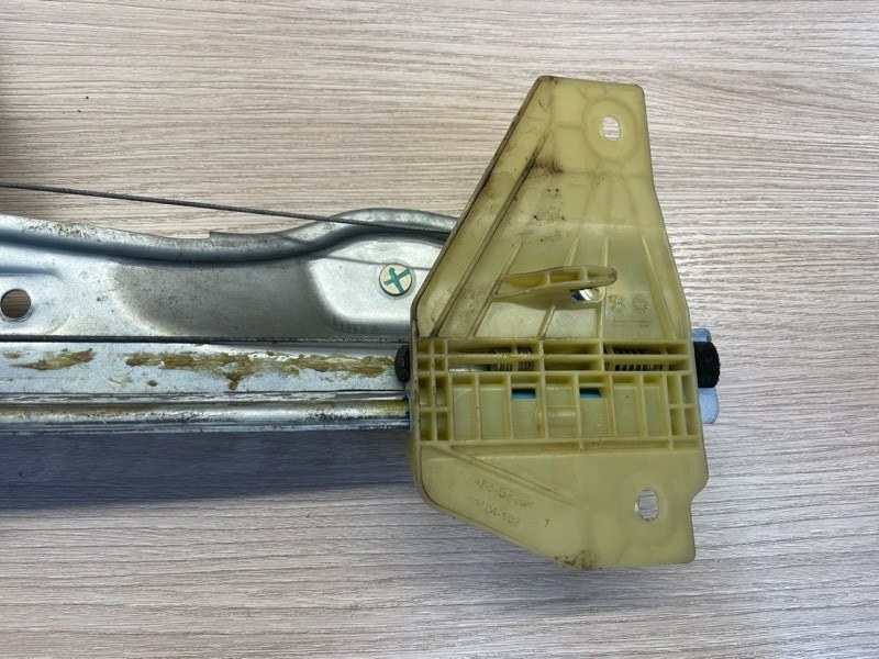 Стеклоподъемник    двери