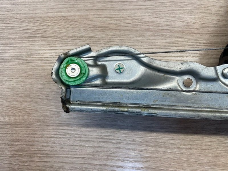 Стеклоподъемник    двери