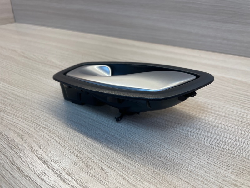 Внутренняя  ручка двери