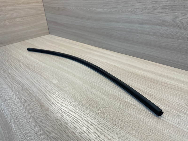 Уплотнительная резинка боковой двери