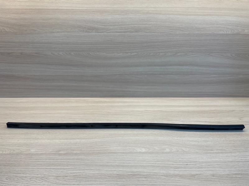 Уплотнительная резинка боковой двери