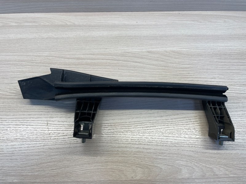 Направляющая стекла     двери