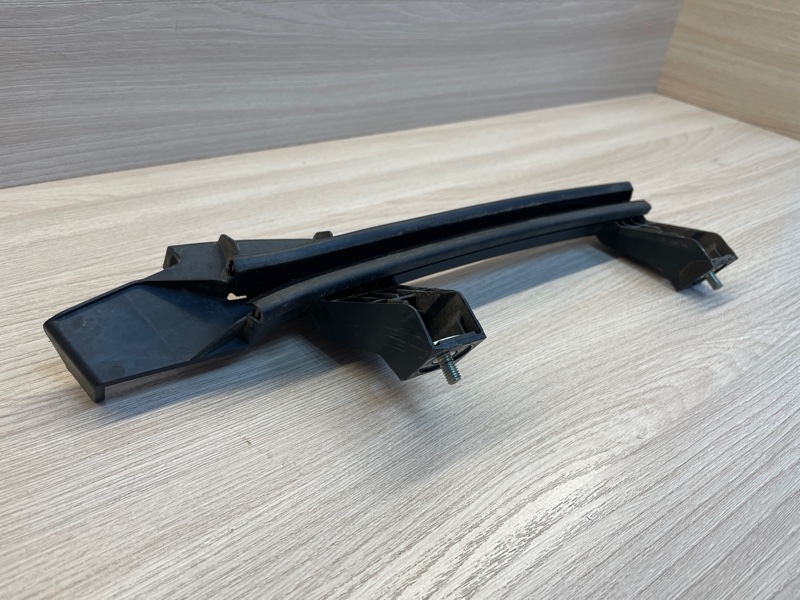 Направляющая стекла     двери