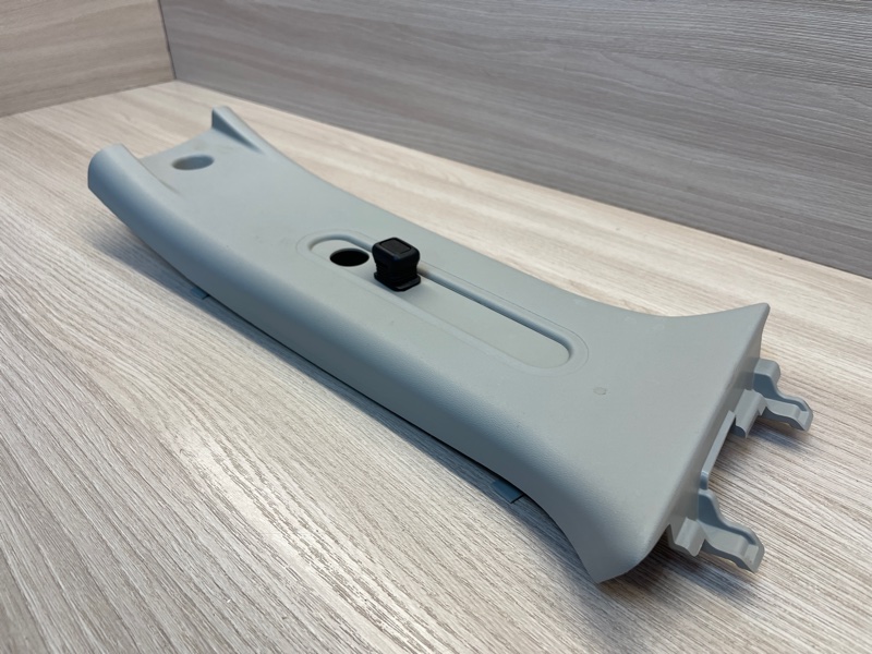 Обшивка средней стойки