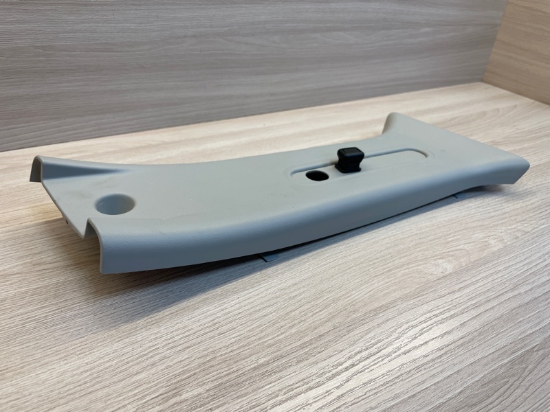 Обшивка средней стойки