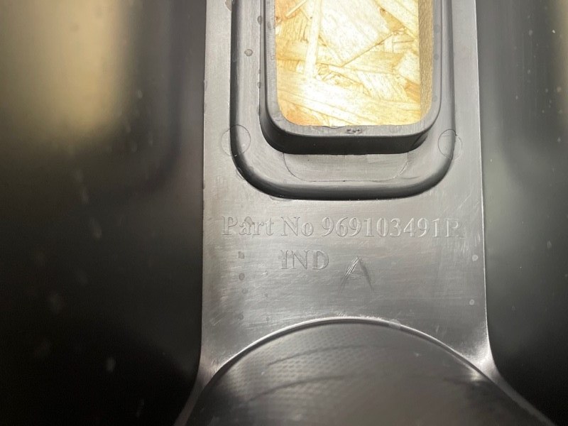 Консоль между сидений