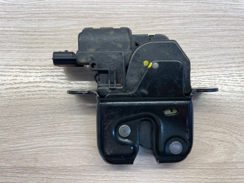 Замок крышки багажника