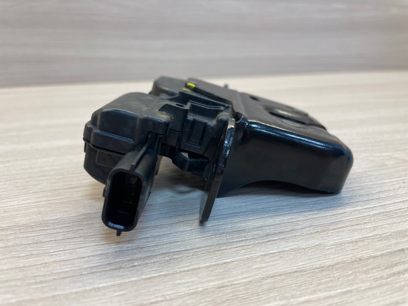 Замок крышки багажника