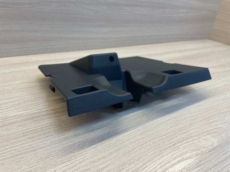 Крышка бардачка