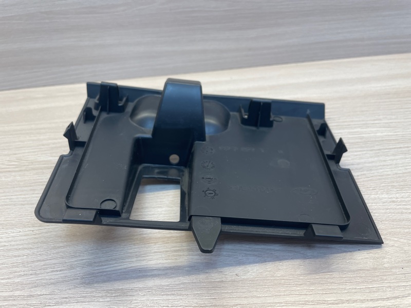 Крышка бардачка