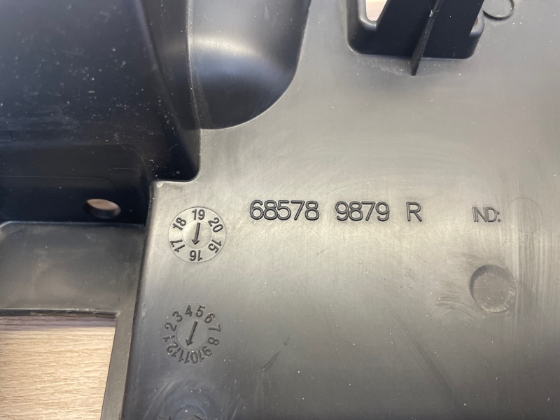 Крышка бардачка