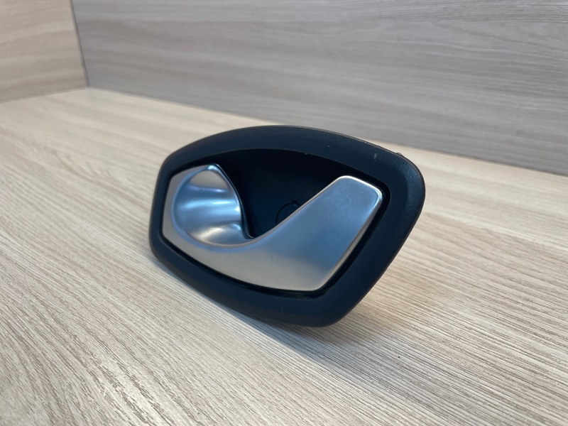 Внутренняя  ручка двери