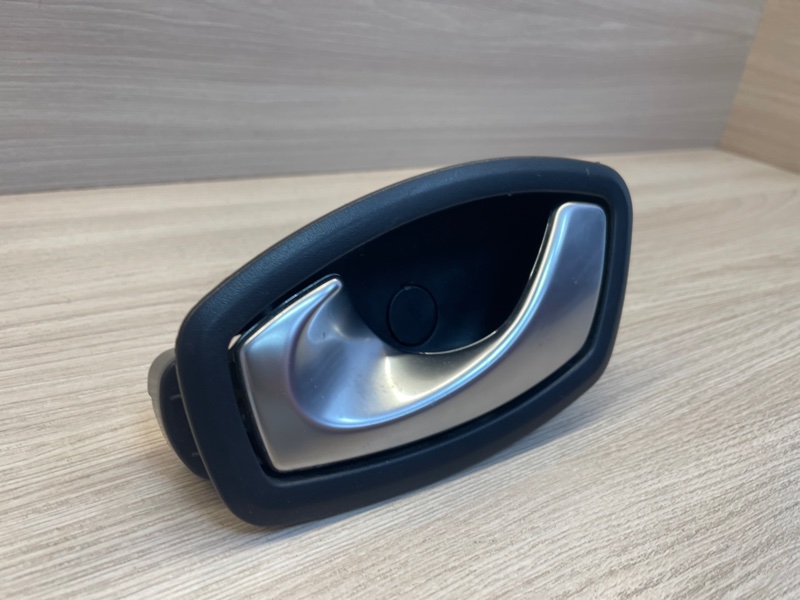 Внутренняя  ручка двери