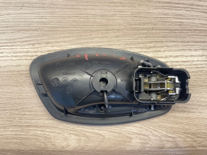 Внутренняя  ручка двери