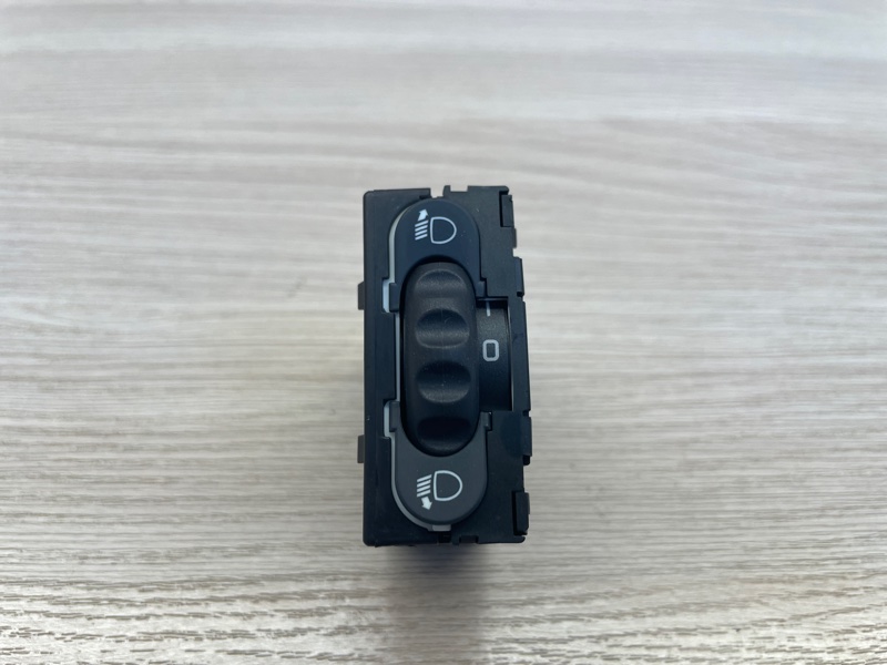 Кнопка корректора фар