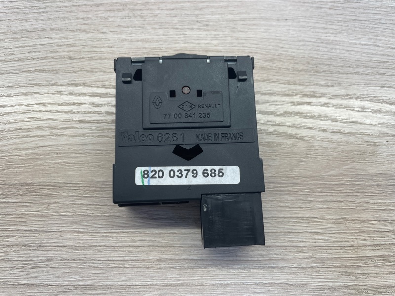 Кнопка корректора фар