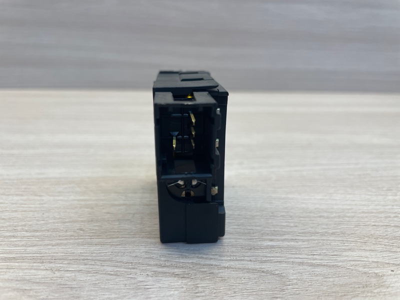 Кнопка корректора фар