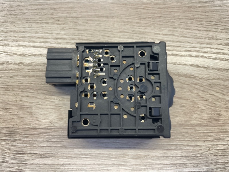 Кнопка корректора фар