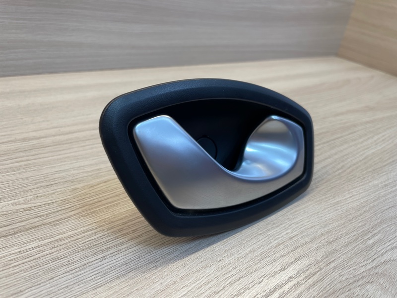 Внутренняя  ручка двери