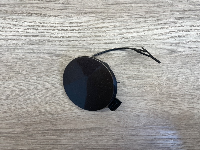 Заглушка буксировочного крюка