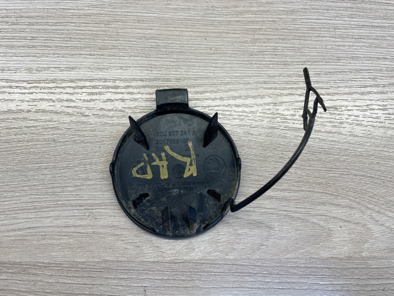 Заглушка буксировочного крюка