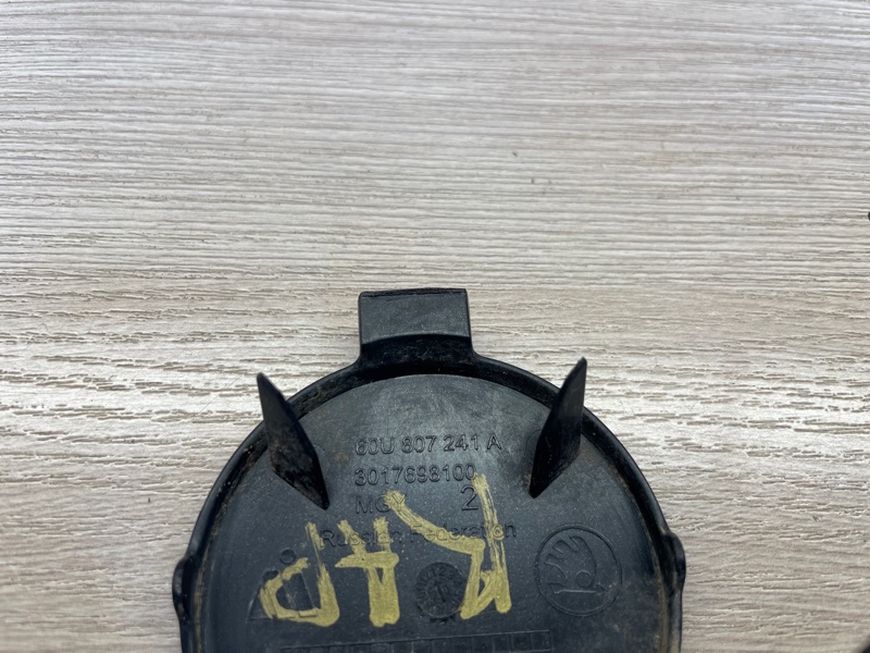 Заглушка буксировочного крюка