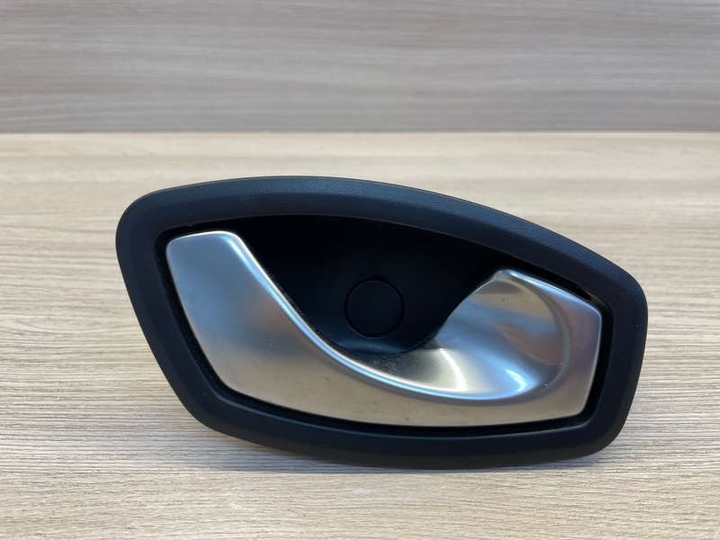 Внутренняя  ручка двери