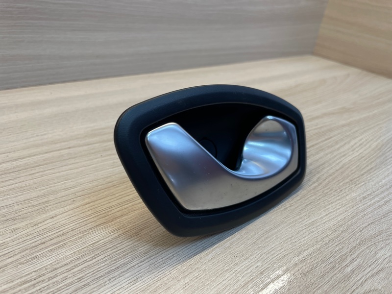 Внутренняя  ручка двери