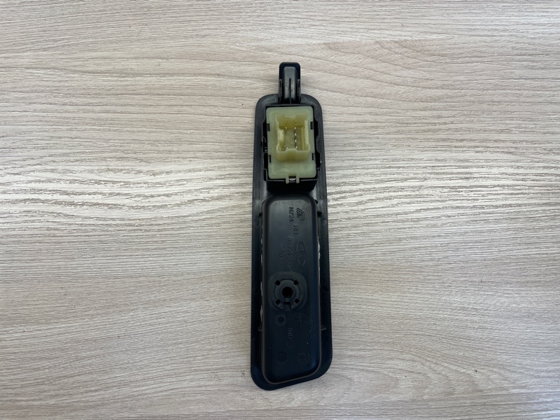 Кнопка стеклоподъемника