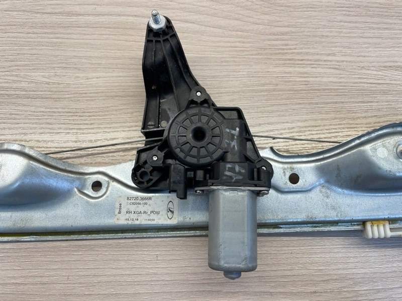 Стеклоподъемник    двери