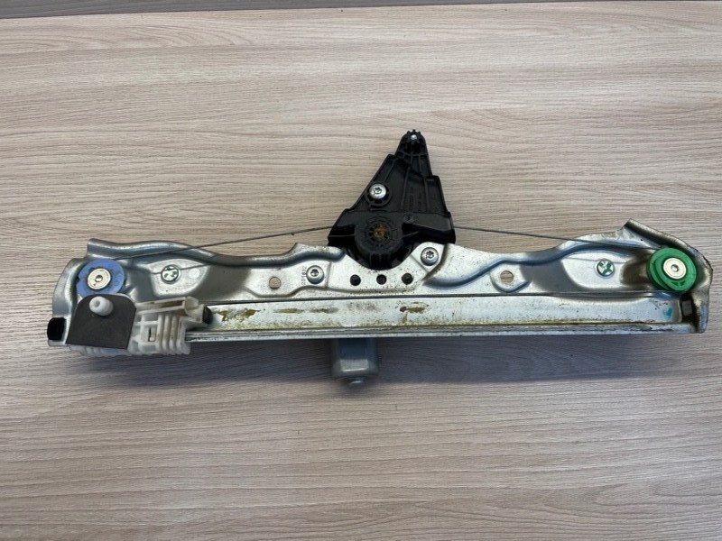 Стеклоподъемник    двери