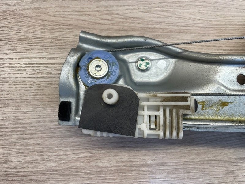 Стеклоподъемник    двери