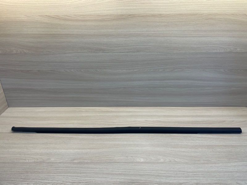 Уплотнитель стекла      двери