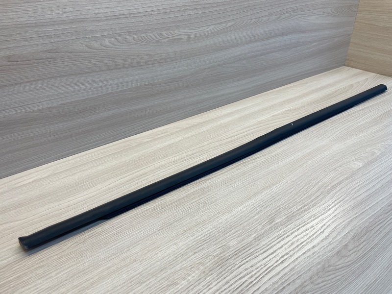 Уплотнитель стекла      двери