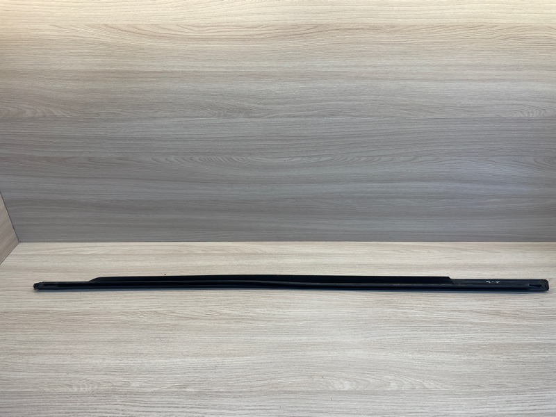 Уплотнитель стекла      двери