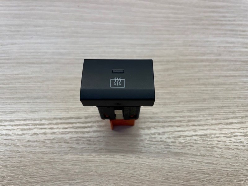 Кнопка обогрева заднего стекла