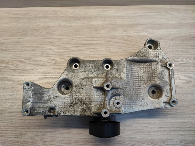 Кронштейн генератора