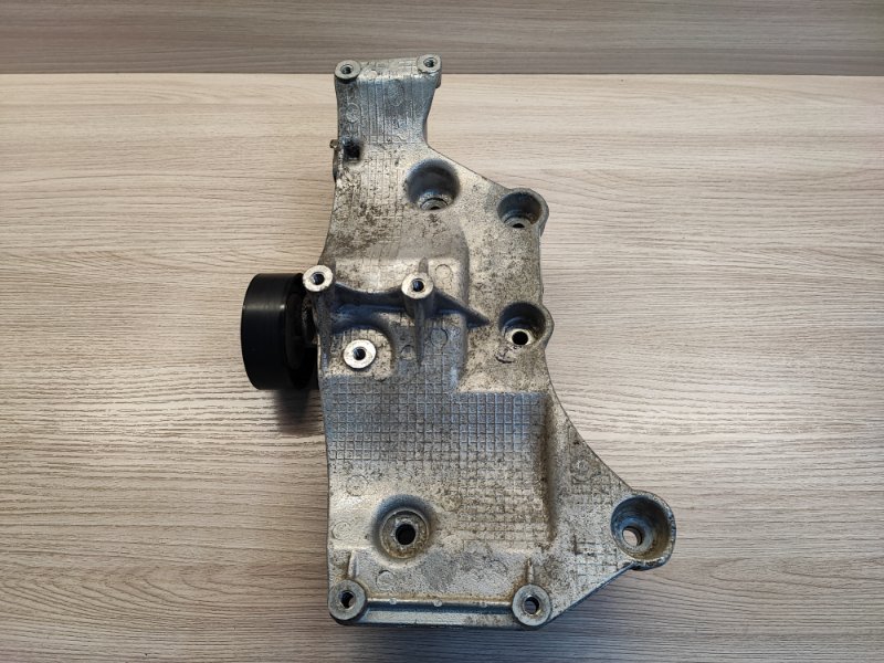 Кронштейн генератора