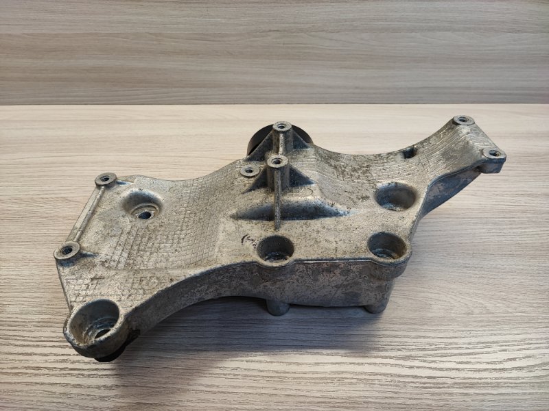 Кронштейн генератора