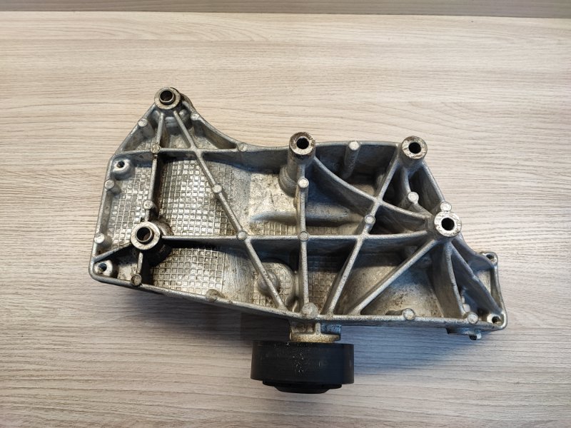 Кронштейн генератора