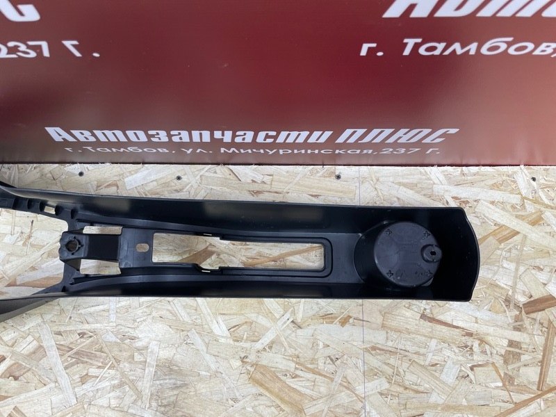 Консоль между сидений