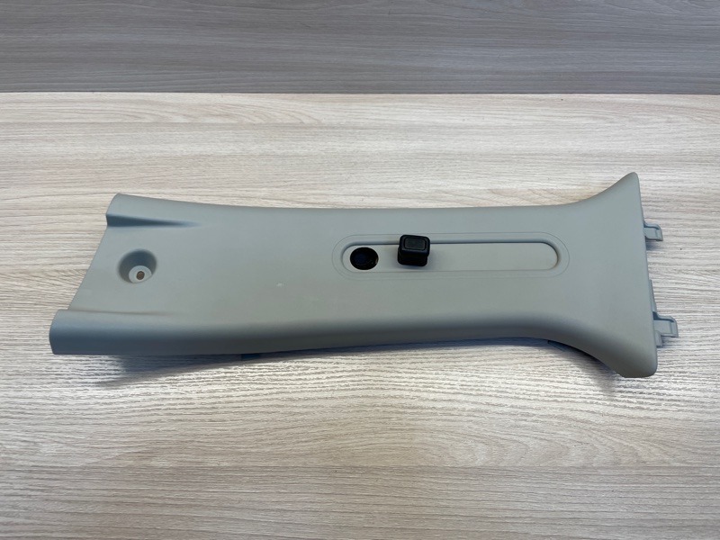 Обшивка средней стойки