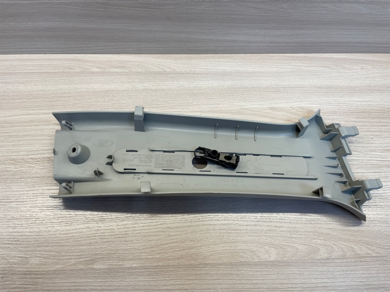 Обшивка средней стойки