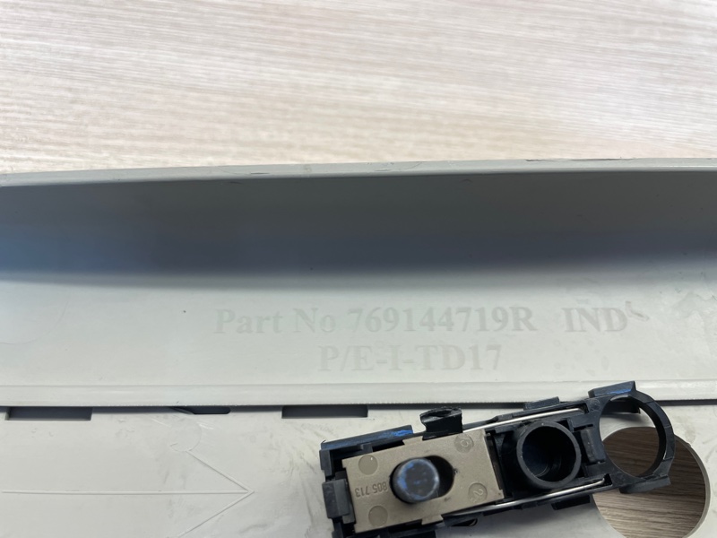 Обшивка средней стойки