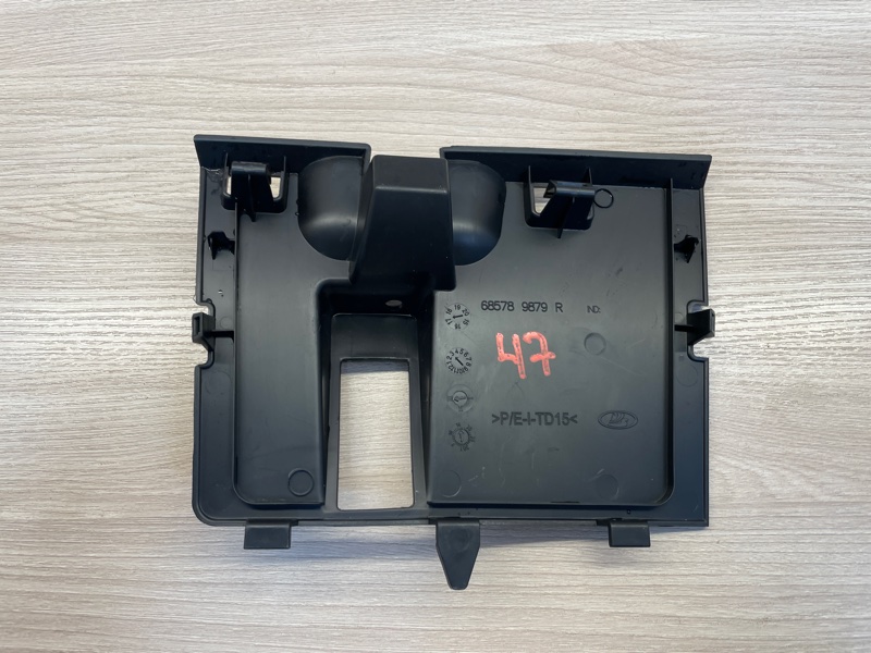 Крышка бардачка